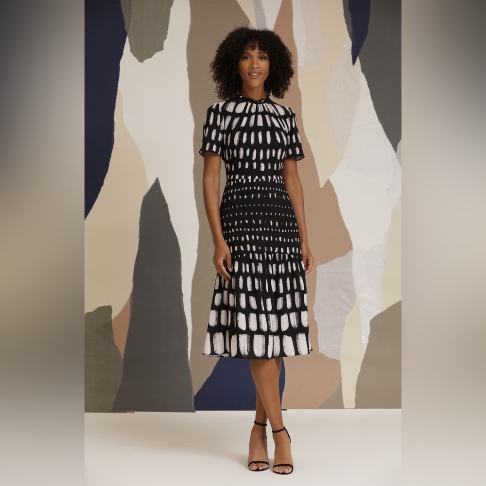 MAGGY LONDON • ABSTRACT PRINT • TIERED MIDI DRESS • NWT